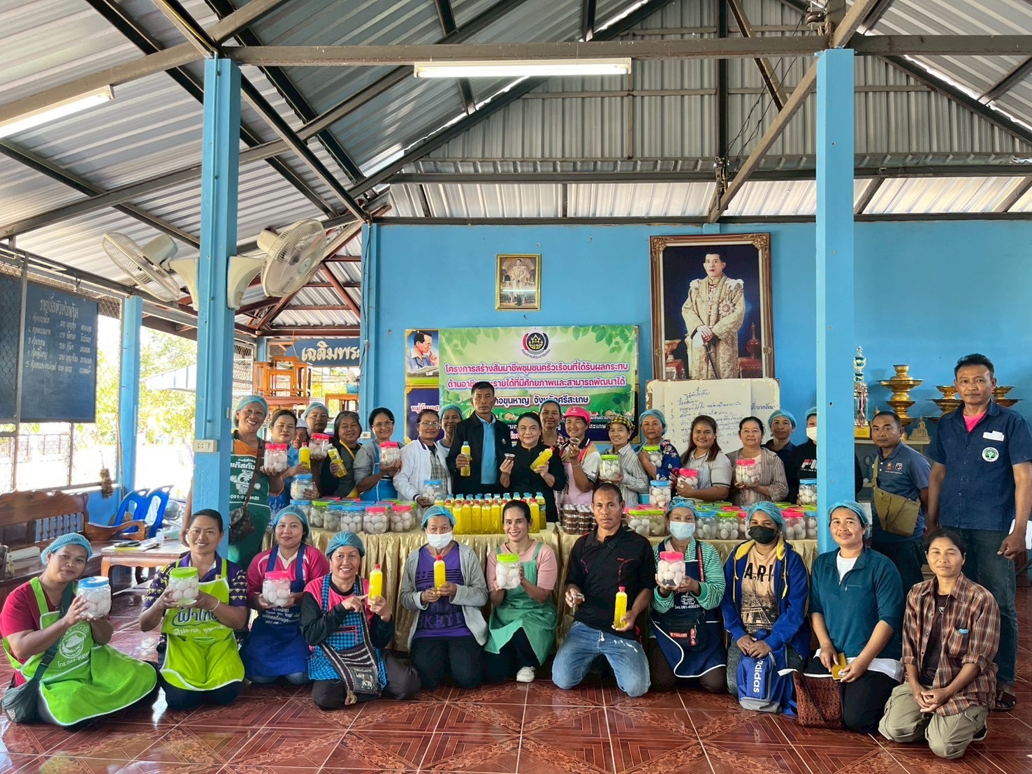 พช.ขุนหาญ ดำเนินโครงการสร้างสัมมาชีพชุมชนครัวเรือนที่ได้รับผลกระทบด้านอาชีพและรายได้ที่มีศักยภาพและพัฒนาได้