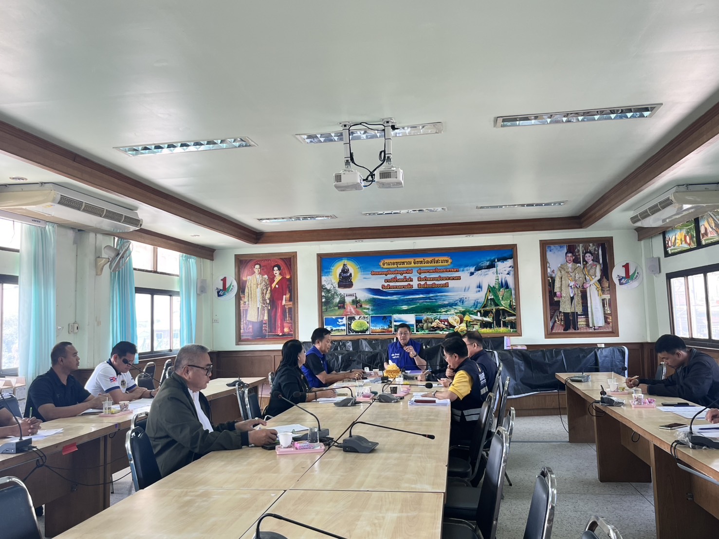 ***พช.ขุนหาญ*** ร่วมการประชุมคณะกรรมการการให้ความช่วยเหลือผู้ประสบภัยพิบัติ ระดับอำเภอ (ก.ช.ภ.อ.)