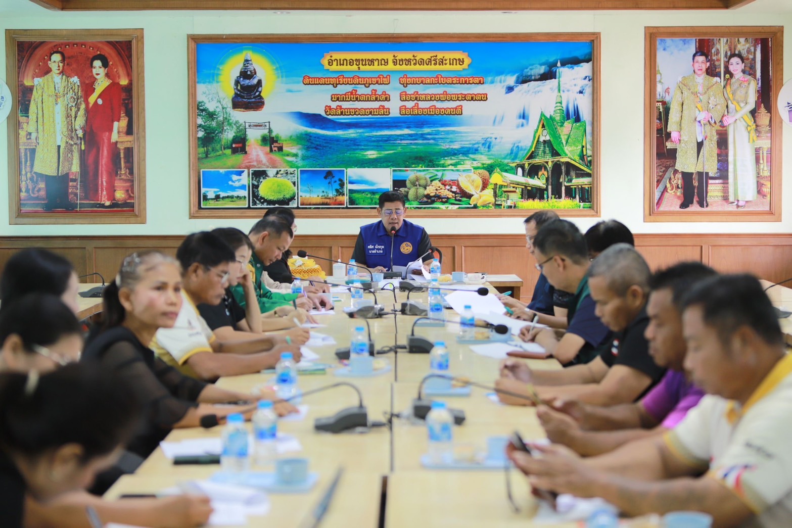  ***พช.ขุนหาญ*** จัดประชุมคณะกรรมการศูนย์อำนวยการขจัดความยากจนและพัฒนาคนทุกช่วงวัยอย่างยั่งยืนตามหลักปรัชญาของเศรษฐกิจพอเพียงอำเภอขุนหาญ(ศจพ.อ) ภายใต้โครงการส่งเสริมการบูรณาการกลไกการขับเคลื่อนการขจัดความยากจน ระดับอำเภอ