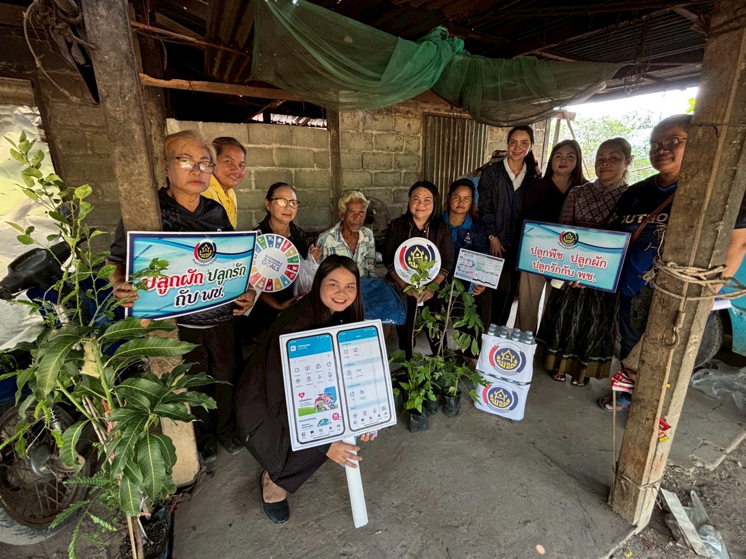 ***พช.ขุนหาญ*** ขับเคลื่อนการดำเนินงานขจัดความยากจนและพัฒนาคนทุกช่วงวัยอย่างยั่งยืนตามหลักปรัชญาของเศรษฐกิจพอเพียงในระดับพื้นที่