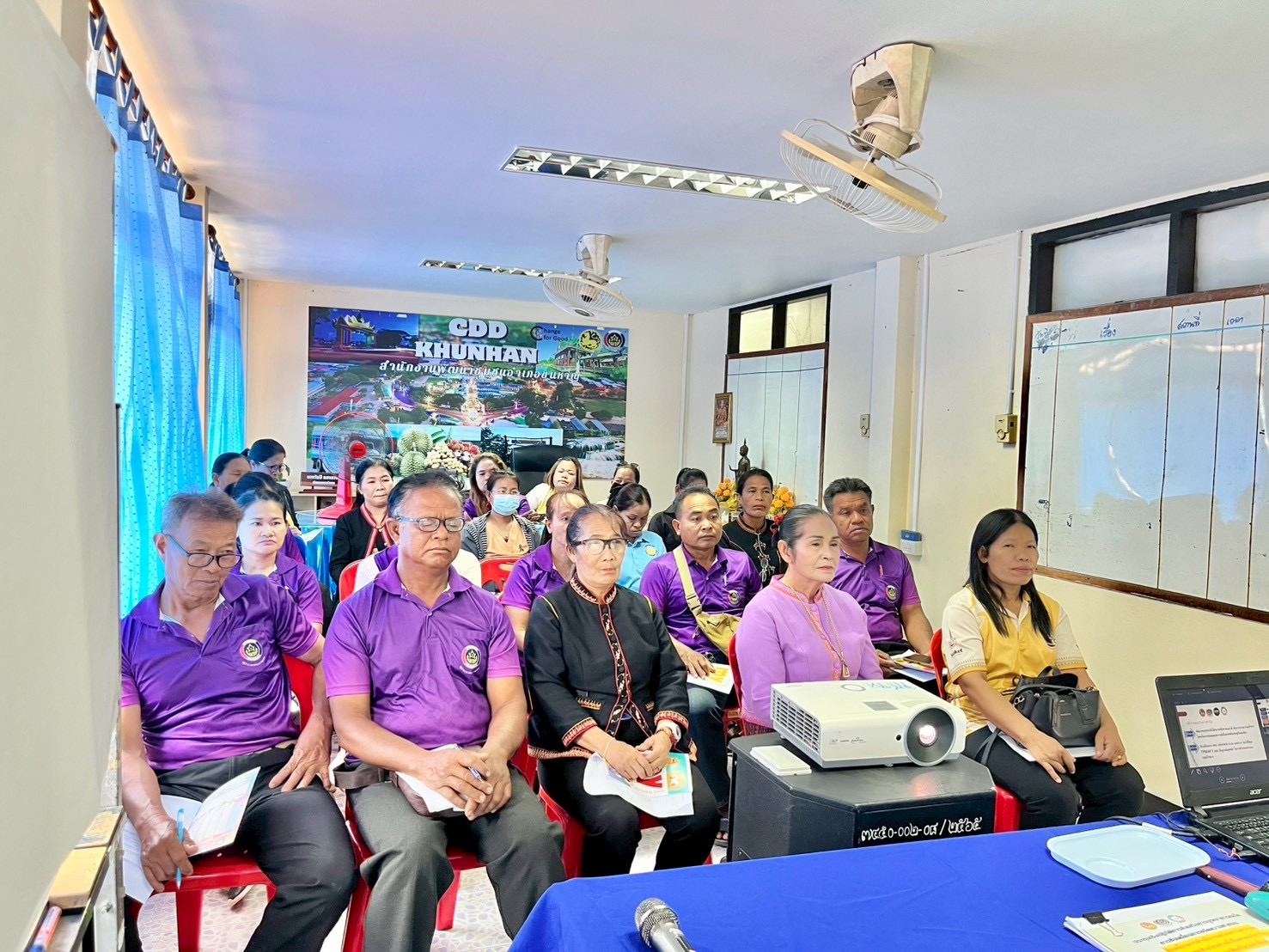 ***พช.ขุนหาญ*** ดำเนินโครงการประชุมเชิงปฏิบัติการส่งเสริมการบูรณาการกลไกการขับเคลื่อนการขจัดความยากจน