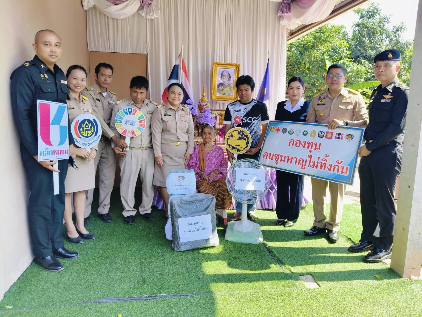 ***พช.ขุนหาญ*** ร่วมพิธีมอบบ้านโครงการสร้าง/ซ่อมแซมบ้านให้แก่ผู้ยากไร้ ผู้พิการ จังหวัดศรีสะเกษ เฉลิมพระเกียรติ 70 พรรษา สมเด็จพระกนิษฐาธิราชเจ้า กรมสมเด็จพระเทพรัตนราชสุดาฯ สยามบรมราชกุมารี อุปนายิกาผู้อำนวยการสภากาชาดไทย