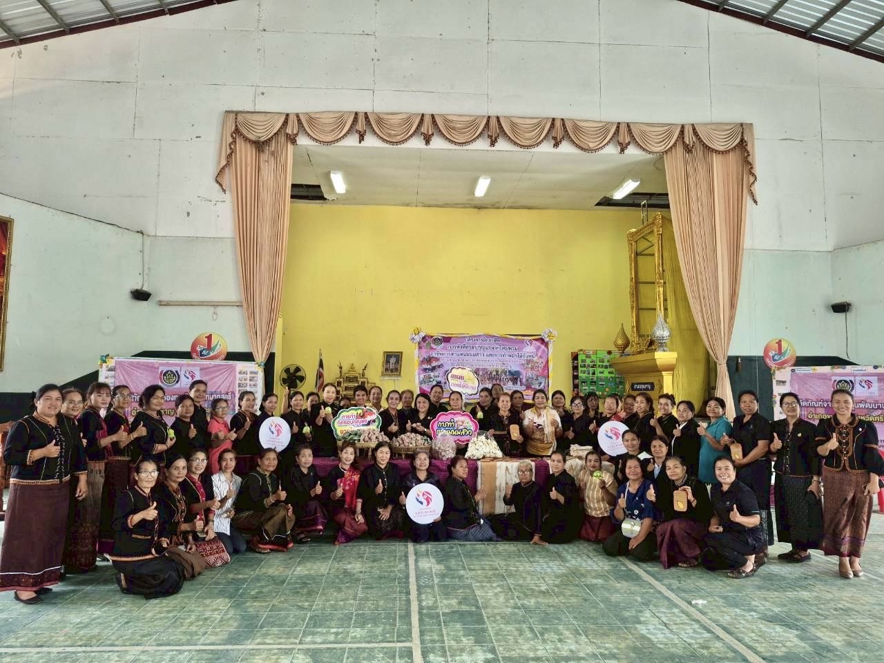 ***พช.ขุนหาญ*** จัดการฝึกอบรมโครงการฝึกอาชีพ งบเงินอุดหนุน(ทุนให้เปล่า)จากกองทุนพัฒนาบทบาทสตรีจังหวัดศรีสะเกษ โดยคณะกรรมการพัฒนาสตรีอำเภอขุนหาญ