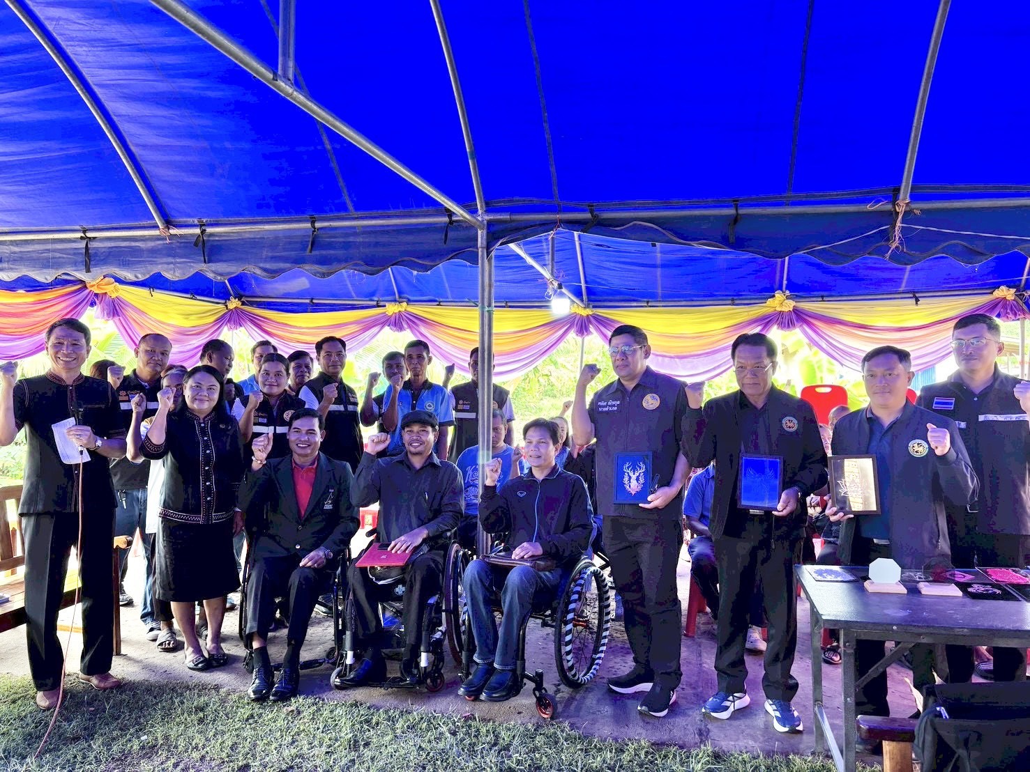  ***พช.ขุนหาญ*** ร่วมเป็นวิทยากรโครงการส่งเสริมอาชีพและต่อยอดการกัดลายกระจกเพื่อสร้างอาชีพของคนพิการและผู้ดูแลคนพิการ