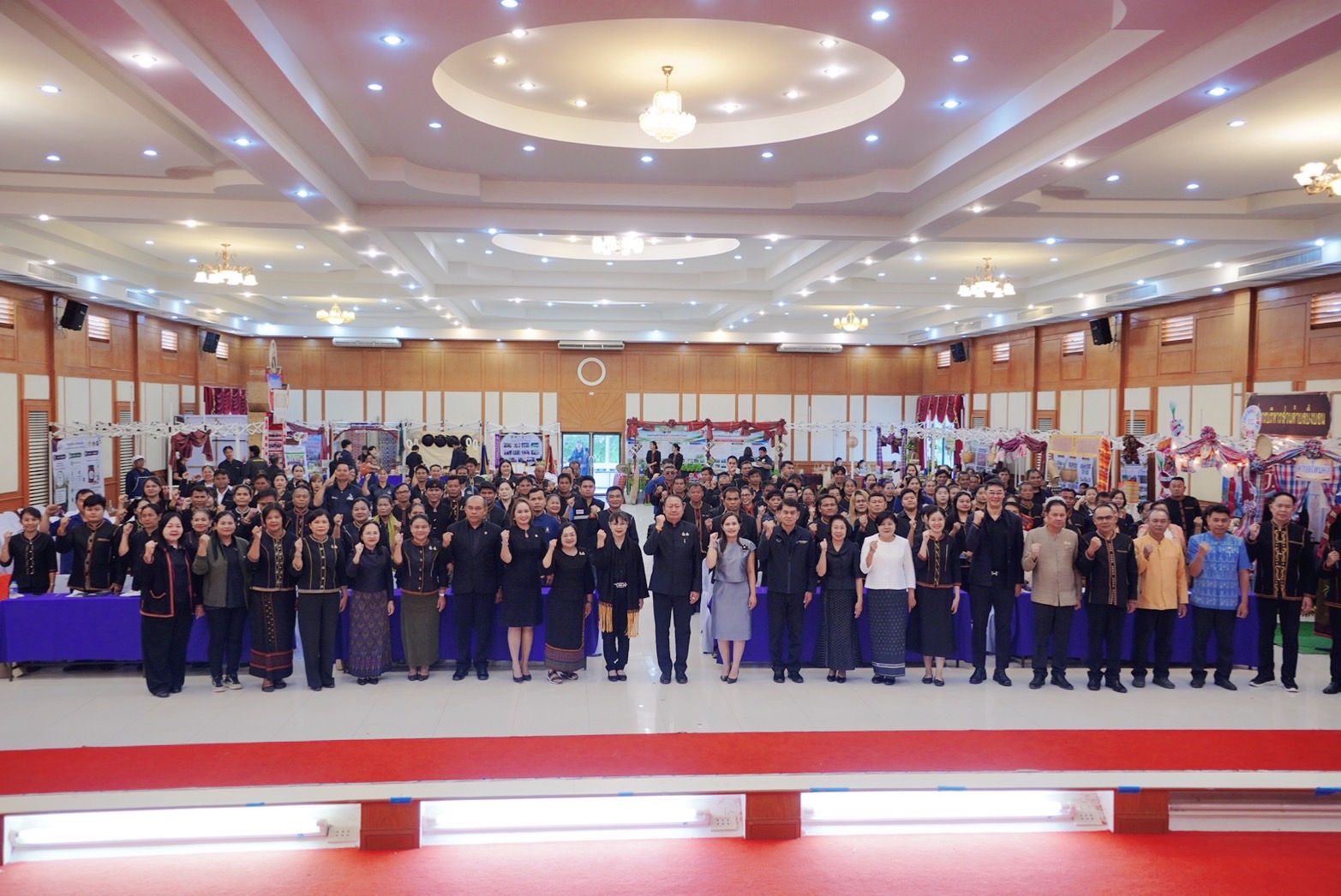  ***พช.ขุนหาญ**ร่วมกิจกรรมโครงการสร้างเครือข่ายผู้นำการเปลี่ยนแปลงระดับจังหวัด