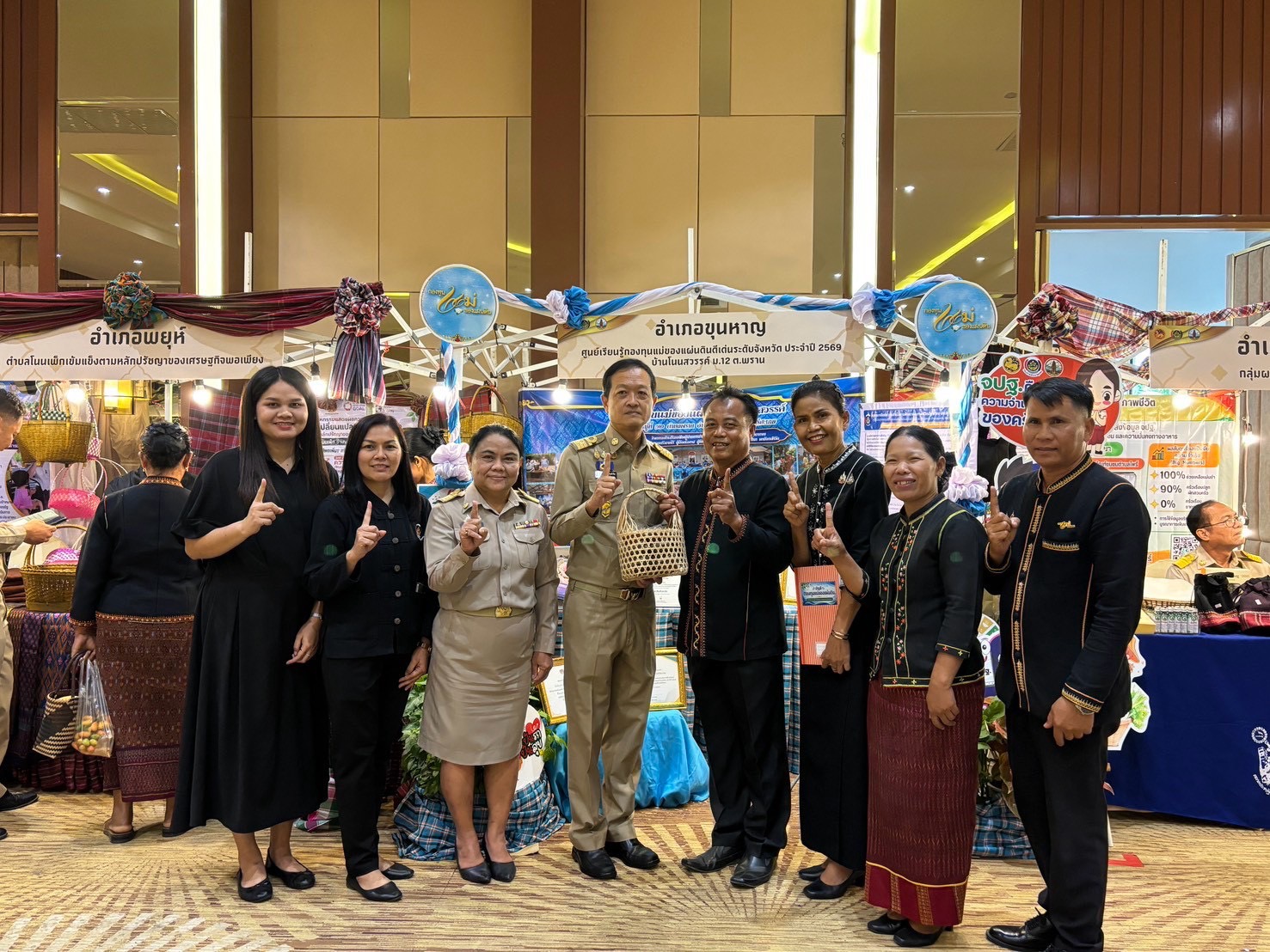 ***พช.ขุนหาญ*** ร่วมงาน"มหกรรม ความสำเร็จการพัฒนาคุณภาพชีวิตของประชาชน"