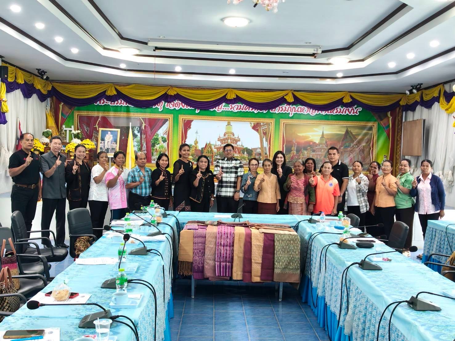 ***พช.ขุนหาญ*** ขับเคลื่อนกองทุนพัฒนาบทบาทสตรี ประชุมคณะอนุกรรมการกลั่นกรองฯ พัฒนาศักยภาพสตรีในพื้นที่